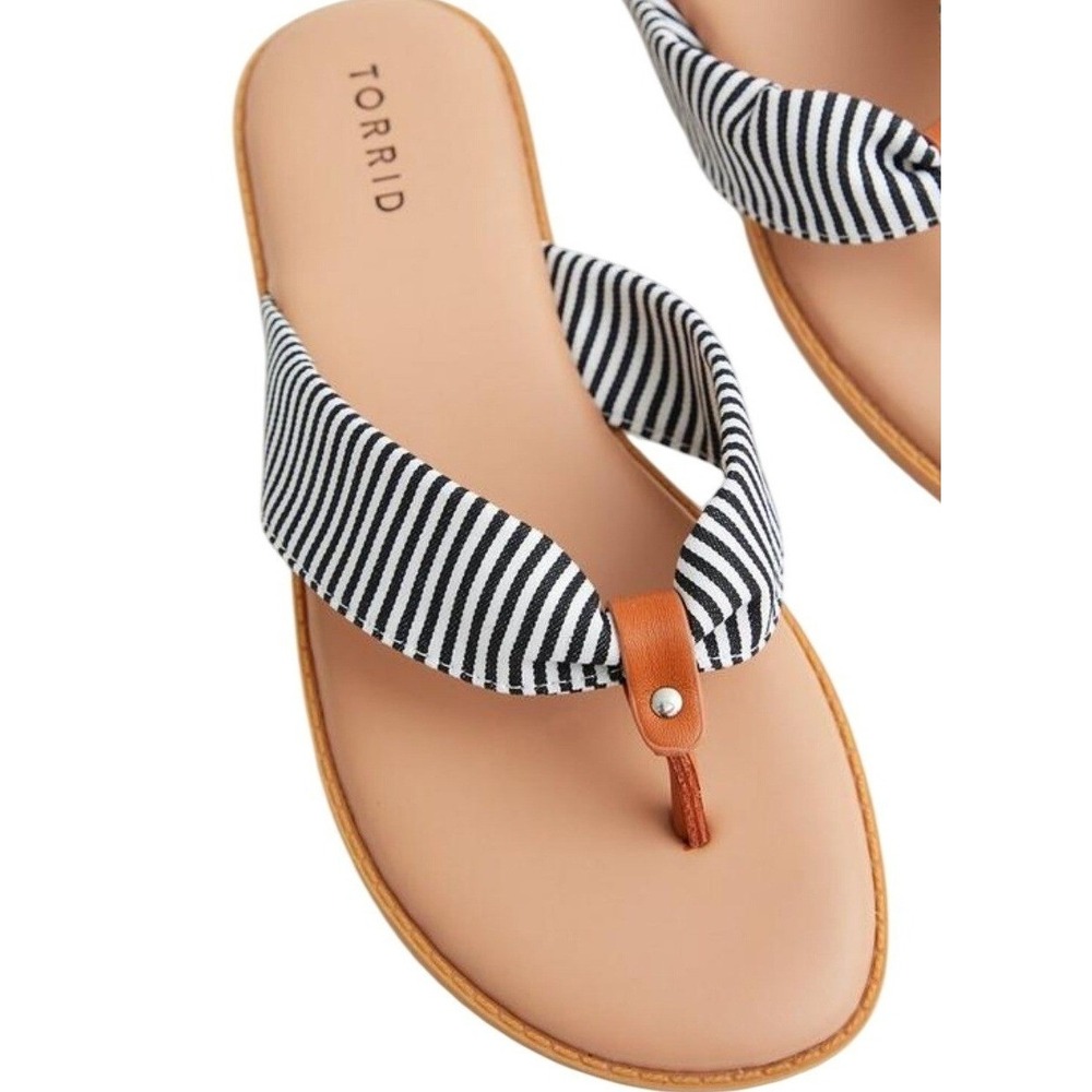 Torrid Flip Flop Sandals Womens 8 WW Black White Striped Fabric Nautical Coastal
